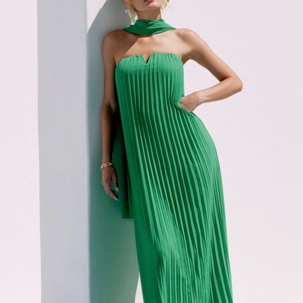 Lulu's Lael Green Pleated Strapless Dress and Scarf Set